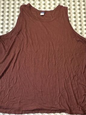 Old Navy women’s Burgandy Sleeveless Tank Top